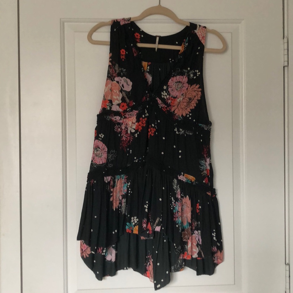 Mini dress. Size Xs but can fit a small.